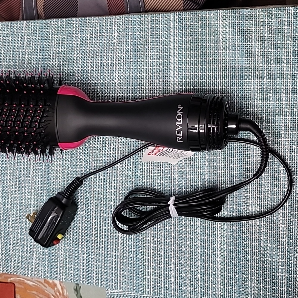Revlon One-Step™ Volumizer Blow-Dry Brush 1.0 - Picture 4 of 7